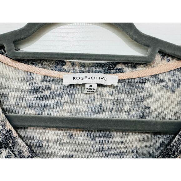 Rose + Olive Blue White Floral Knit 3/4 Sleeve Top Blouse XL Beautiful! - Picture 3 of 4